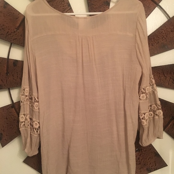 Tan 3/4 Sleeve Blouse Size L - Picture 4 of 5